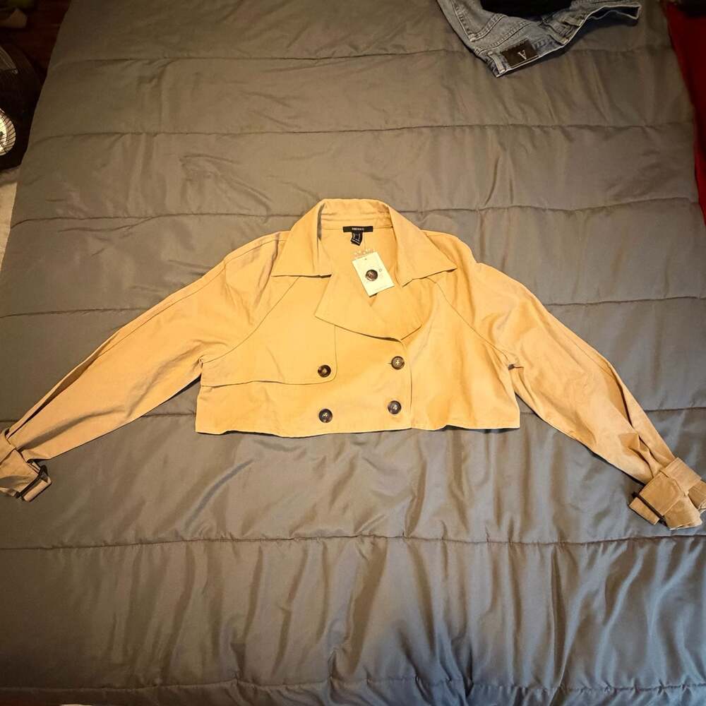Cropped Trench Jacket Forever 21 Size M Tan Buttons Long Sleeve Trendy Crop - Picture 4 of 7
